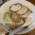 麺達本店 - とんこつ　全のせ