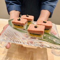 肉屋ひかり - 和牛のトロたく鮨