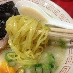 九州ラーメン 銀嶺 - ラーメンのアップ