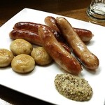 ノリノ穴 - ソーセージと、マッシュルームのソテー♪