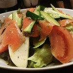 ノリノ穴 - スモークサーモンと、モッツァレラのサラダ♪