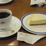 珈琲館 - チーズケーキセット　￥６８０　ドリンクはアメリカンコーヒーでオーダー。（２０１４．２．２８）
      