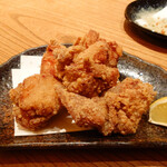 Musubu Tamachi Uokin - 鶏の唐揚げ