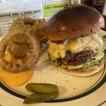 THE CORNER Hamburger & Saloon - 