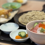 Aoyama Sakuraan - 海鮮丼とそばセット
