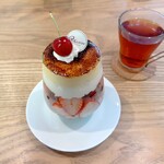 Rosier - 苺とサクランボのブリュレパフェ