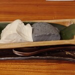 とうふ旬菜 心音 - 絹豆腐と摺り胡麻豆腐¥660