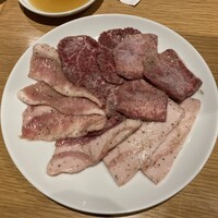 ビーフキッチン 渋谷店 - 塩　上タン、ランプ、豚トロ、豚バラ