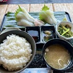 光る海 - マツカワ刺し定食