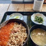 光る海 - カニ飯&イクラ丼