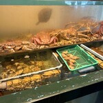 光る海 - 入り口の生け簀