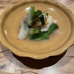 Sushi Miyakawa - アサリの酒蒸し　ホワイトアスパラや新生姜、山椒などの春野菜