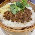 ファンズ 円山 - 
            魯肉飯