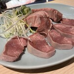焼肉にくちょ - 厚切りタン食べ比べ￥1,319