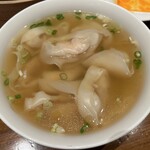 鼎泰豊 - えびと豚肉入りワンタンスープです。（2024年5月）