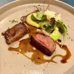 ブラッスリー リーヌ - 鴨のロースト。皮目、肉、脂それぞれがちょうどいいバランスで調和。弾力のある引き締まったお肉で、食べ応えあり。