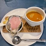 Brasserie Ligne - 牡蠣のスープ。牡蠣の上にはビーツの泡が！カリカリのクルトンにたっぷりスープを吸わせて。