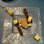 ブラッスリー リーヌ - 小菓子。シナモンクッキーがとっても美味しい。スパイスがしっかり効いてて、かじった瞬間から身体がポカポカしてくる。クミンのような味もする。