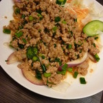 タイ屋台居酒屋 マリ - ラープ・ムー500円。取り分け後。