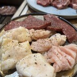 百寧 - ホルモン盛り合わせ