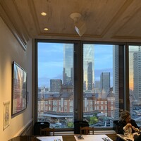 ゴドノフ東京 丸ビル店 - 東京駅前、赤煉瓦がみえる