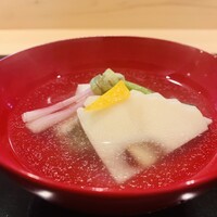 割烹 渡辺 - ②【椀】
                    種：アラバチメ（真ソイ）
                    妻（さしこみ）：筍
                    妻（青味）：あさつき
                    吸口：柚子