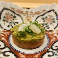 割烹 渡辺 - ①【先付】
                    南蛮海老のたたき、蕗の薹味噌、エシャロットのせ