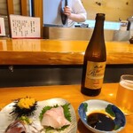 福寿司 - ビール越しのカウンター
