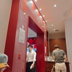 銀座 天龍 本店 - 赤の入口は昔のお店を思い出させます