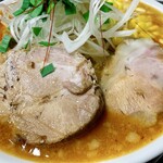 麺's ラッキーパンチ - 辛さ控えめでも結構、辛いです。