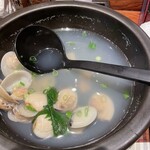 居酒屋 手羽揚げ いっぽ 掛川本店 - はまぐりの酒蒸し(チョット食べた写真)