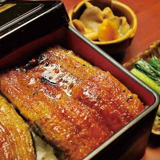 You can enjoy a slightly luxurious lunch such as the popular hitsumabushi!