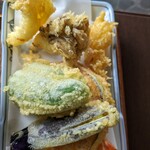 手打そば 末広 - 6種類入ってた天ぷら