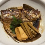 Izakaya Rokudan - 鯛のお頭のあらだき。付け合わせの牛蒡とお豆腐に味が染みて美味しすぎます。料理長アキちゃんのスペシャリテ✩.*˚