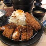 Tonkatsu Kagurazaka Sakura - ご飯キャベツみそ汁おかわり自由