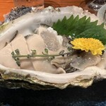 Oyster Lab - 岩牡蠣アップ