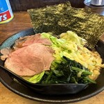 家系ラーメン 傳助 - 『キャベツラーメン並＋炙りチーズ』