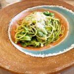 月乃井 - 小エビと旬野菜のバジルソース（¥1,390税抜）