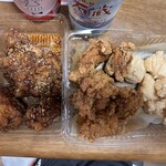 唐揚げテイクアウト いけ田商店 - 3種食べ比べパック（大）2220円→1880円。大きさ比べるのに左側に500の缶ビールを置いてみました。