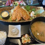 わらべ菜魚洞 - 黄金アジフライのあら汁定食