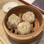 中華美食 トミーズキッチン - シュウマイ。メニューでは2つ入りですが、個数は柔軟に対応してくれました。