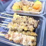 三宅天ぷら店 - 肉じゃが（200円）、焼鳥（一本120円）