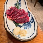 熊本牧場直営 石黒商店 - 赤身馬刺し　890円