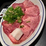 Yakiniku Juntei - 塩たん　ペラペラじゃなく厚みもしっかり。良い脂！