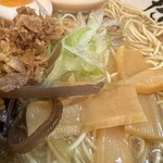 麺屋 だいくう - 博多味玉中華そば750円（大盛り850円）は具沢山！