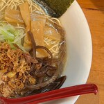 麺屋 だいくう - 博多味玉中華そば750円（大盛り850円）　右