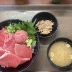 まぐろレストラン - 中トロ丼　