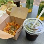 国営武蔵丘陵森林公園 植物園売店 - 料理写真:ナポリタン、700円。アイスコーヒー、単品なら300円。コーヒーは、セット価格で50円引き。