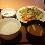 やよい軒 - 肉野菜炒め定食 690円