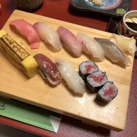 すし処 やま幸 - 上ランチのお寿司たち
